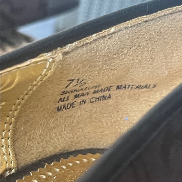 Rocawear Brown Flats with Gold Detailing - Picture 12 of 15